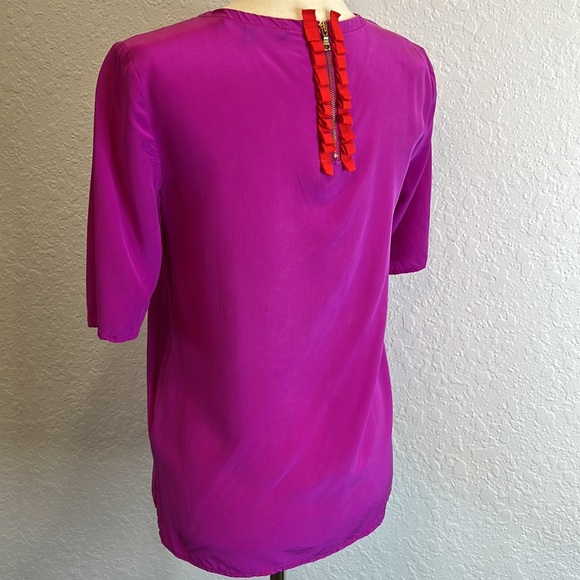 Badgley Mischka Tops - BADGLEY MISCHKA Silk Top Blouse fuchsia red ruffle back gold zip Ladies size 0